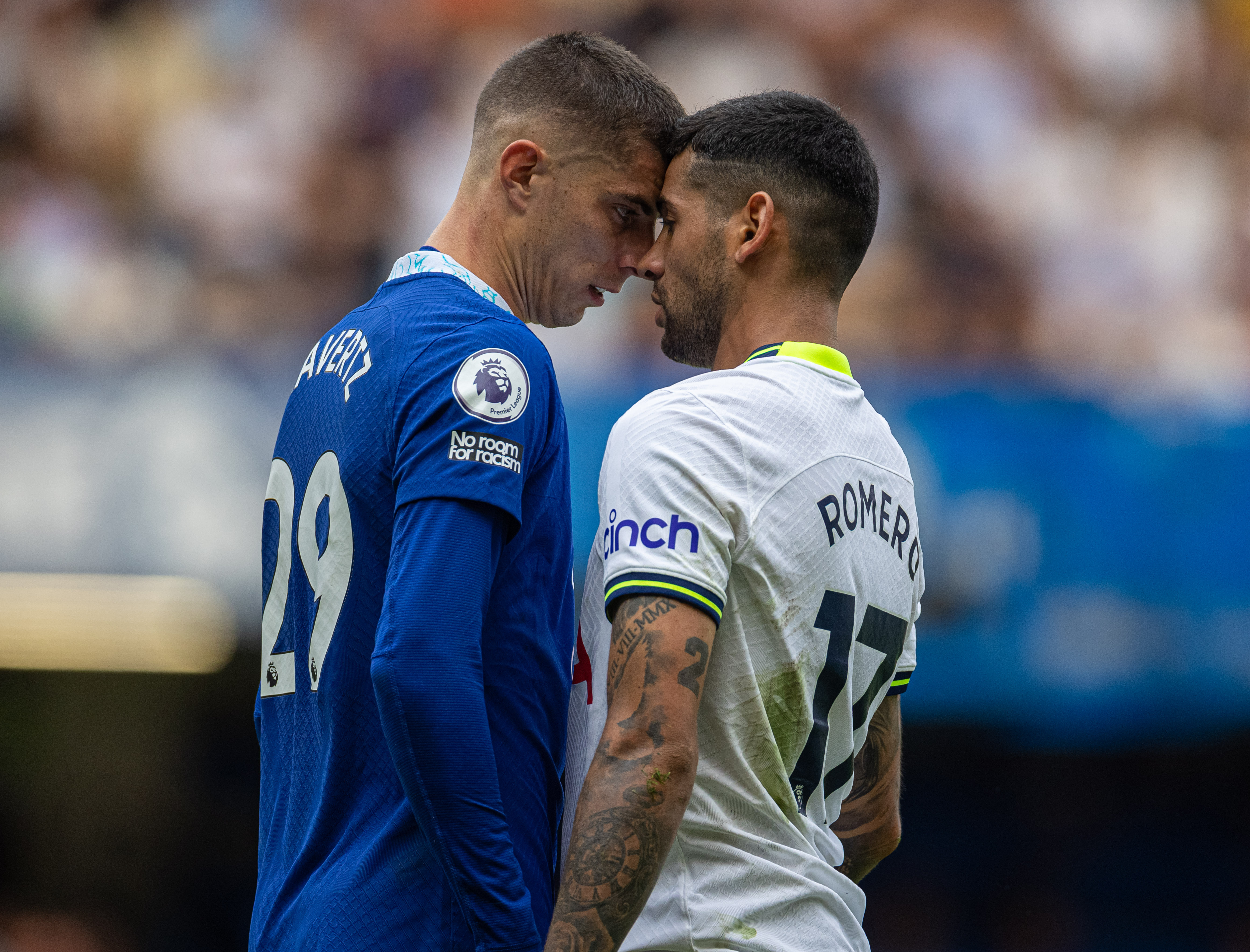 Kompletna prowizorka w Premier League. Wielkie kluby z problemami. "Muszą drżeć właściwie wszyscy"