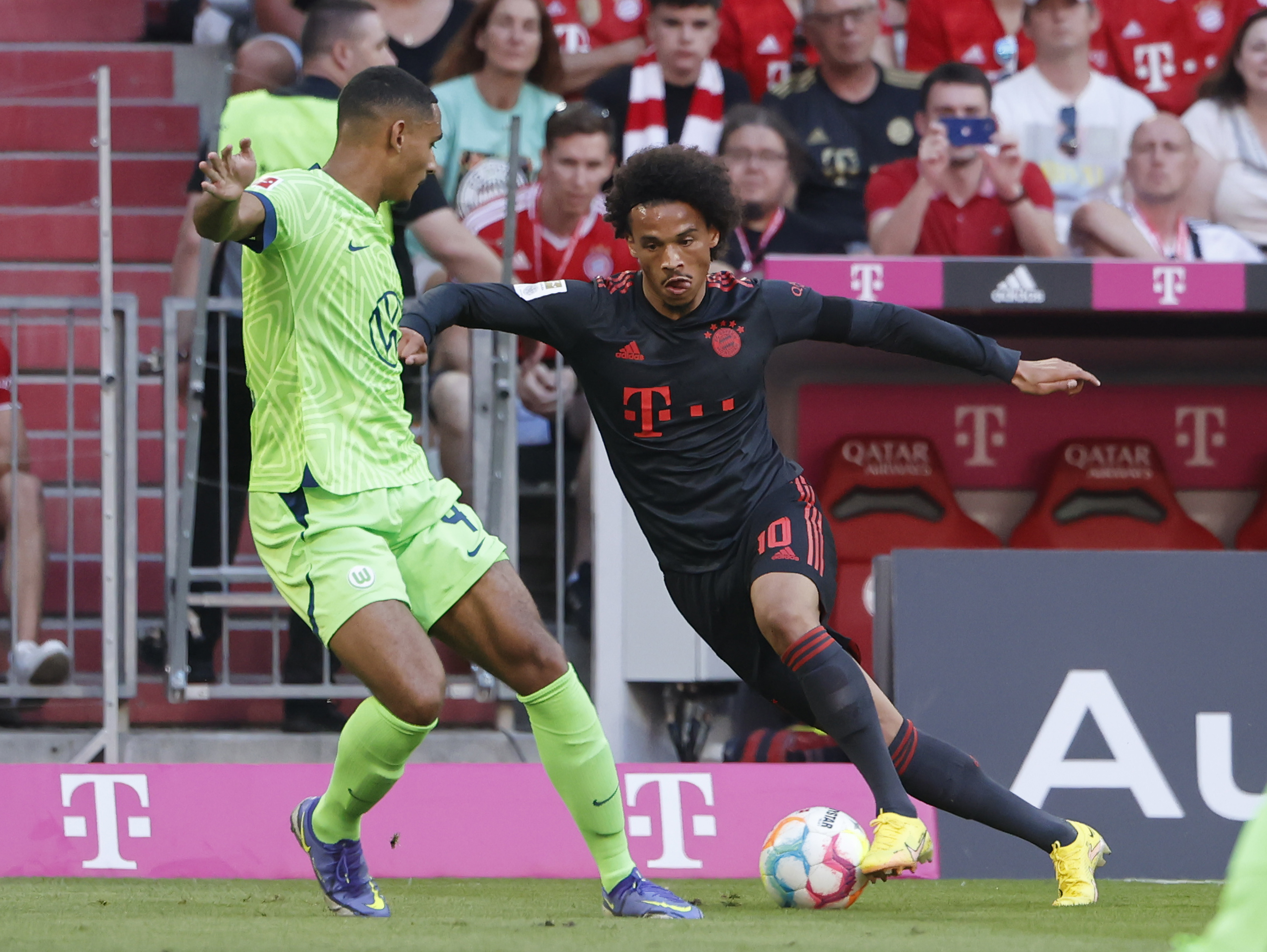 Leroy Sane wybrał najlepszych piłkarzy w historii Bayernu. Pominął Roberta Lewandowskiego [WIDEO]