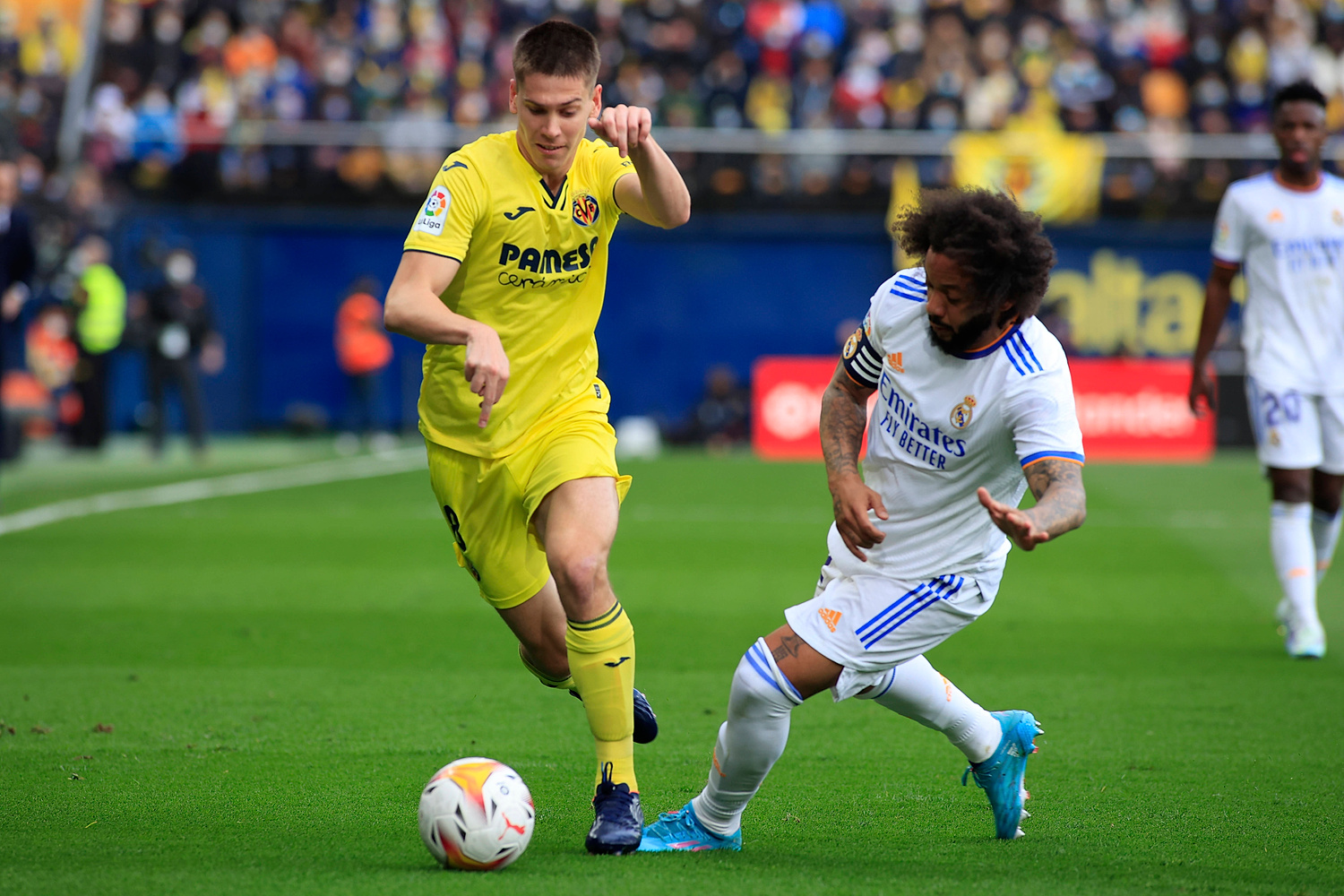 FC Barcelona ma nowy priorytet transferowy. Piłkarz Villarrealu na celowniku