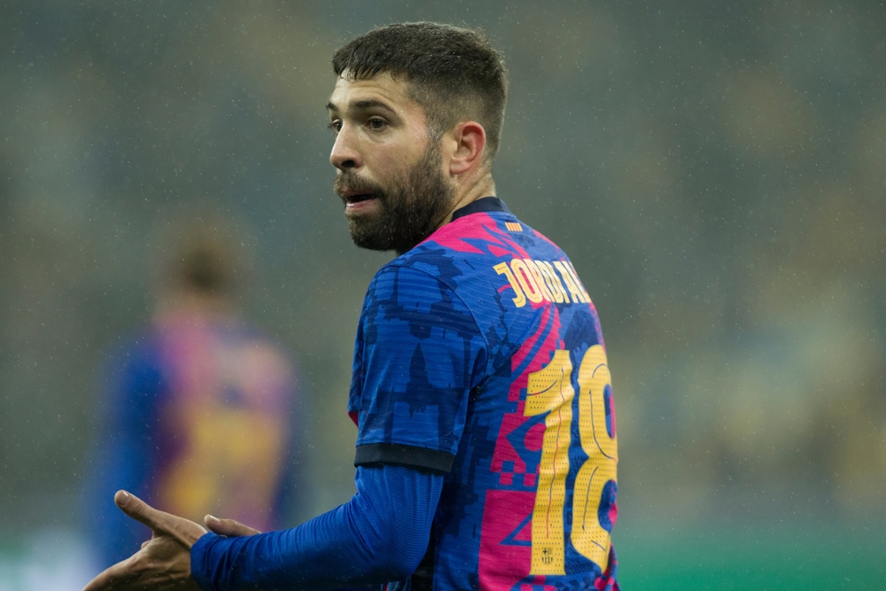 Barcelona szuka następcy Alby? Kilku miała pod ręką. Dziś brylują w innych klubach. "Na Camp Nou mogą żałować"