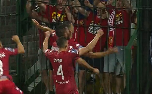 Widzew wygrywa rzutem na taśmę! Warta pokonana w strugach deszczu [WIDEO]