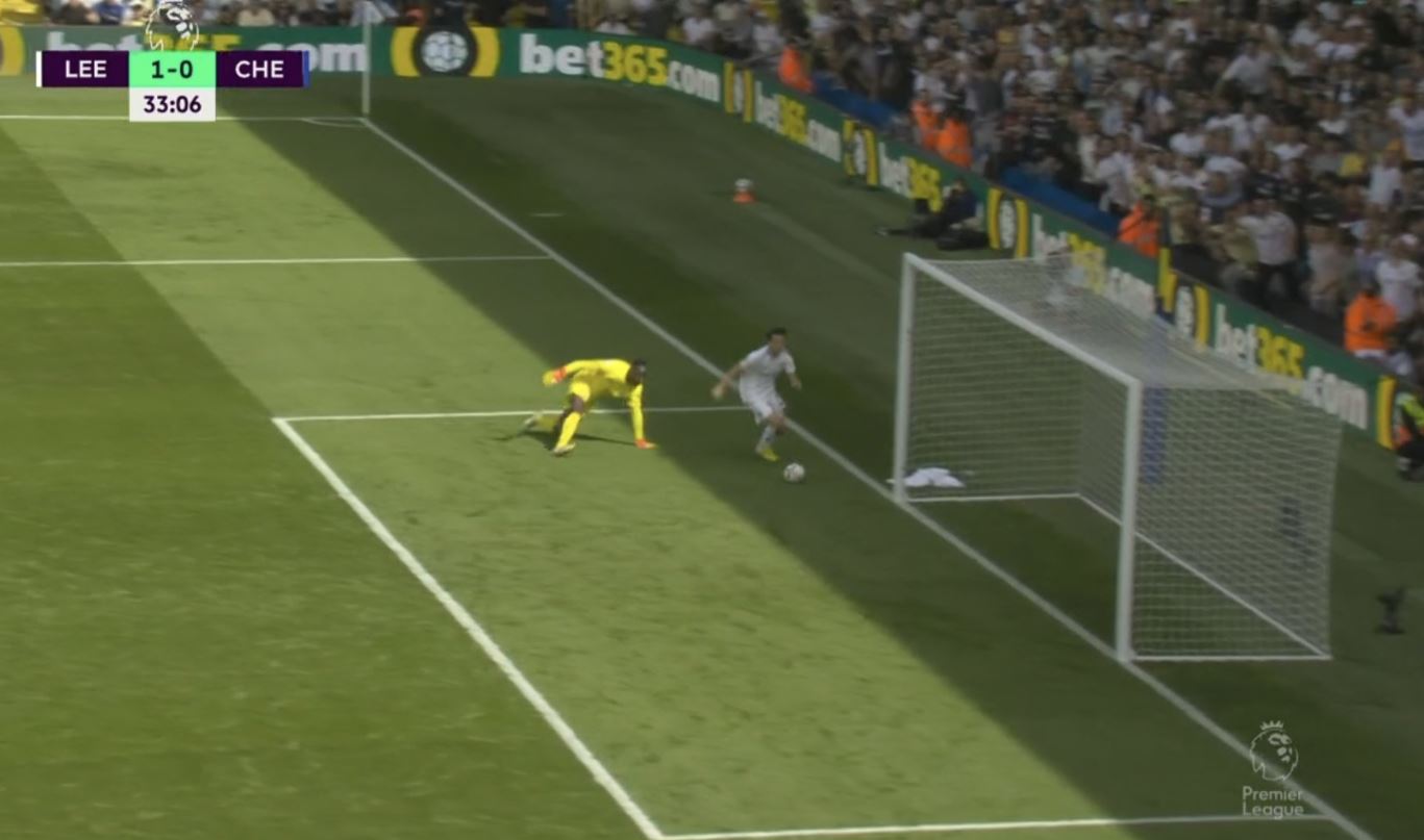 Koszmarny błąd Mendy'ego, Koulibaly z czerwoną kartką. Leeds ośmieszyło Chelsea, Klich wszedł z ławki [WIDEO]