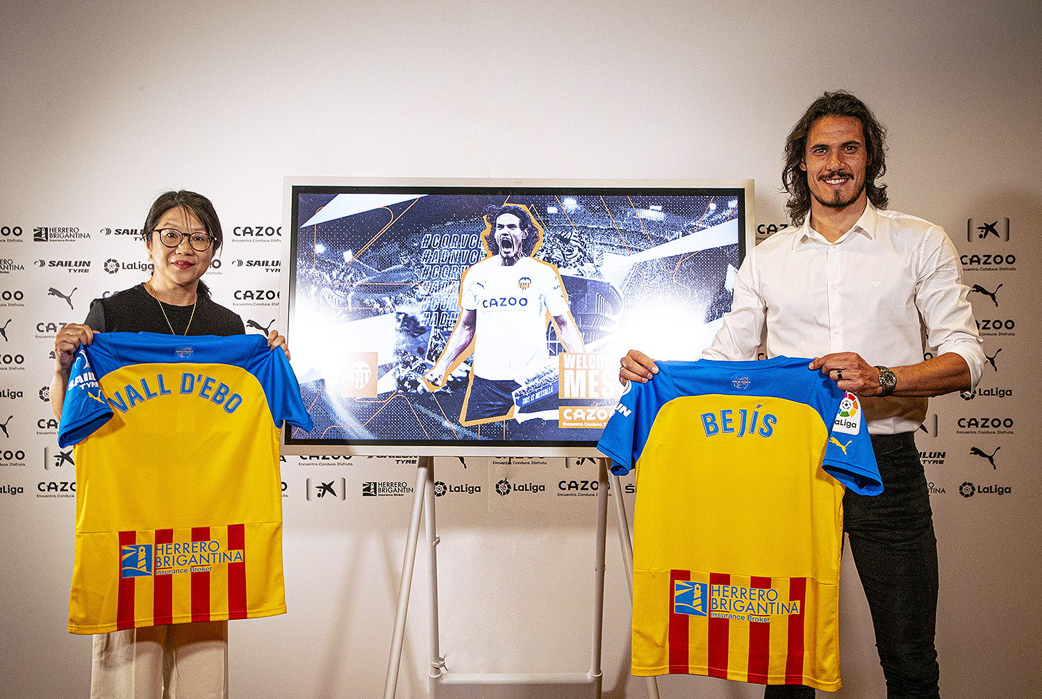 Edinson Cavani stoi przed nowym wyzwaniem. Słynny napastnik dołączył do znanego klubu