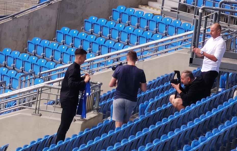 Zaskakujące potwierdzenie transferu Lecha Poznań. Kibic opublikował zdjęcie na Twitterze [AKTUALIZACJA]