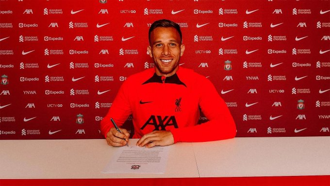 Liverpool potwierdził zaskakujące wzmocnienie. Nowy pomocnik zawitał na Anfield