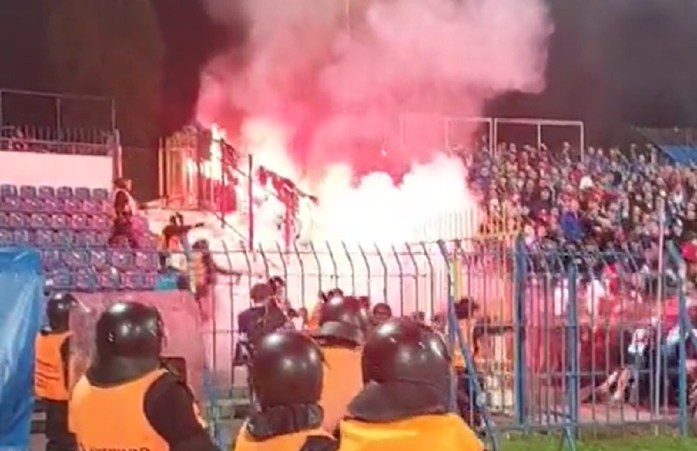 Zamieszki podczas Wielkich Derbów Śląska. Kibiców Ruchu Chorzów broni... Lukas Podolski