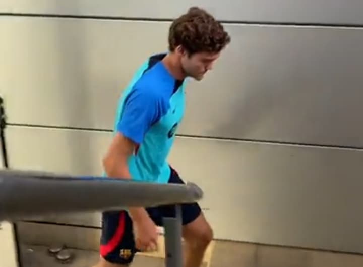 FC Barcelona ogłasza kolejne wzmocnienie! "Zobaczcie, kogo tu mamy" [WIDEO]
