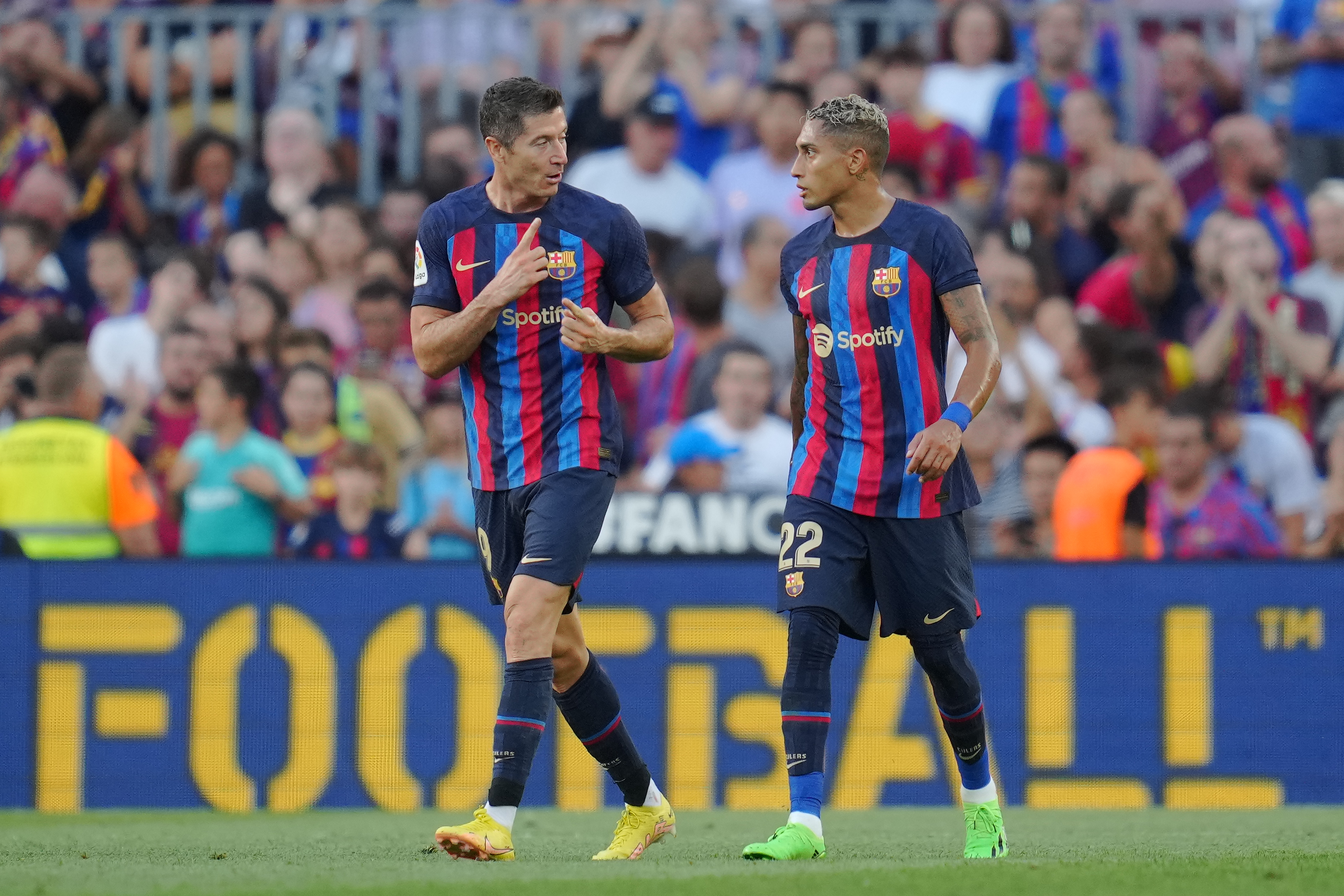 Były piłkarz Barcelony zachwycony transferem Roberta Lewandowskiego. "Piłkarski top, strzela niemal zawsze"