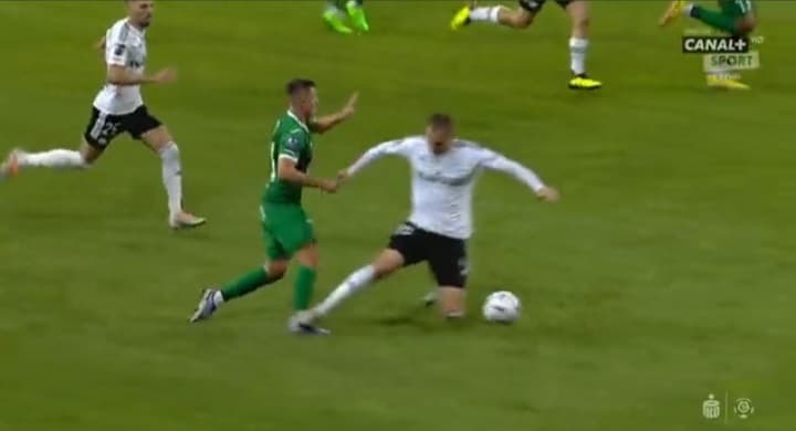 Brutalny faul Artura Jędrzejczyka w meczu Legii. "Mam nadzieję, że komisja ligi już się tym zajmuje" [WIDEO]