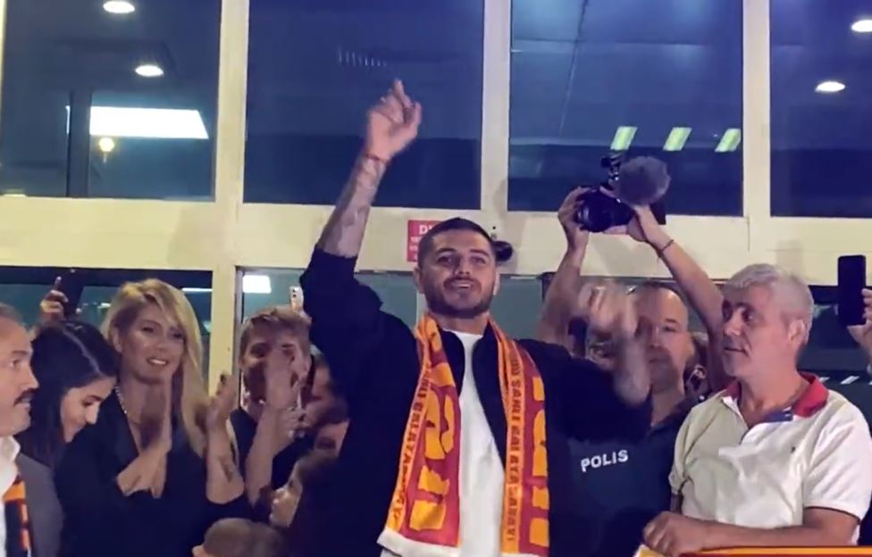 Mauro Icardi przywitany jak król w Stambule. Kibice Galatasaray oszaleli na jego punkcie [WIDEO]
