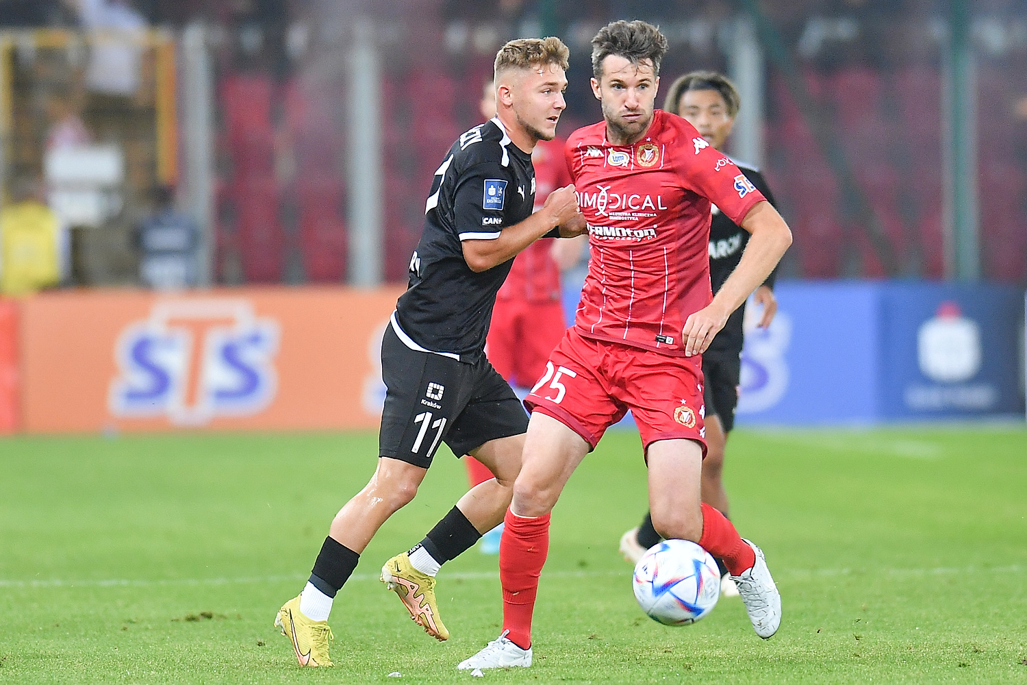 Widzew coraz wyżej w tabeli! Beniaminek lepszy od Cracovii [WIDEO]