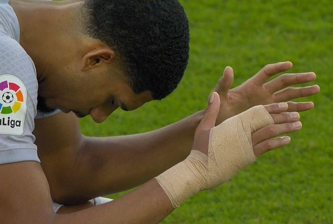 Mecz FC Barcelony został przerwany. Kibic był reanimowany na trybunach [AKTUALIZACJA]