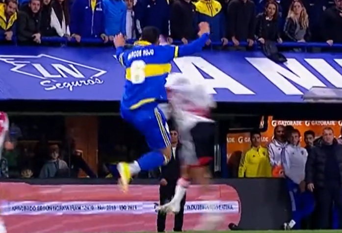 Brutalny faul byłego zawodnika Manchesteru United. To nagranie mrozi krew. "Rzeźnik" [WIDEO]