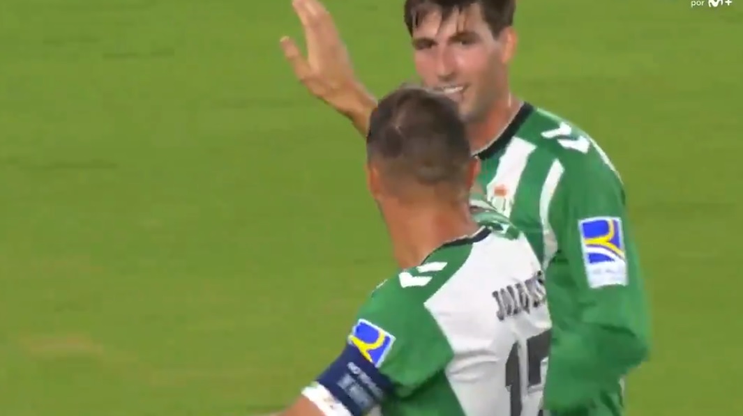 Cudowna bramka Joaquina! 41-latek zerwał pajęczynę i zapisał się na kartach historii Ligi Europy [WIDEO]