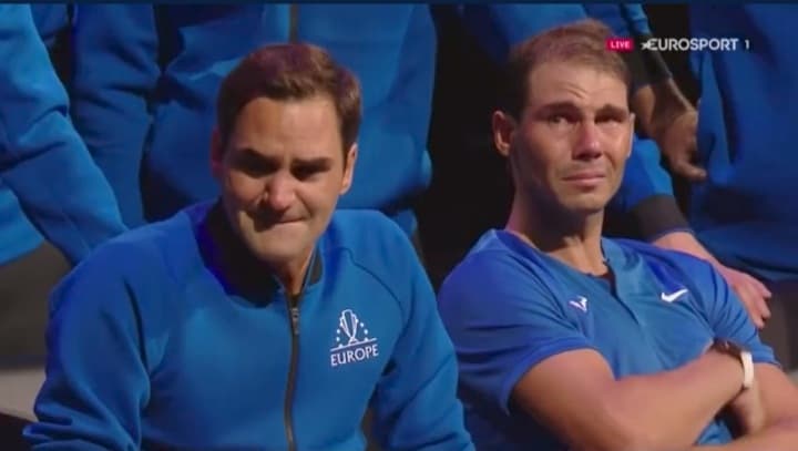 Rafael Nadal rozpłakał się obok Rogera Federera. Historyczne ujęcie dwóch legend tenisa [WIDEO]