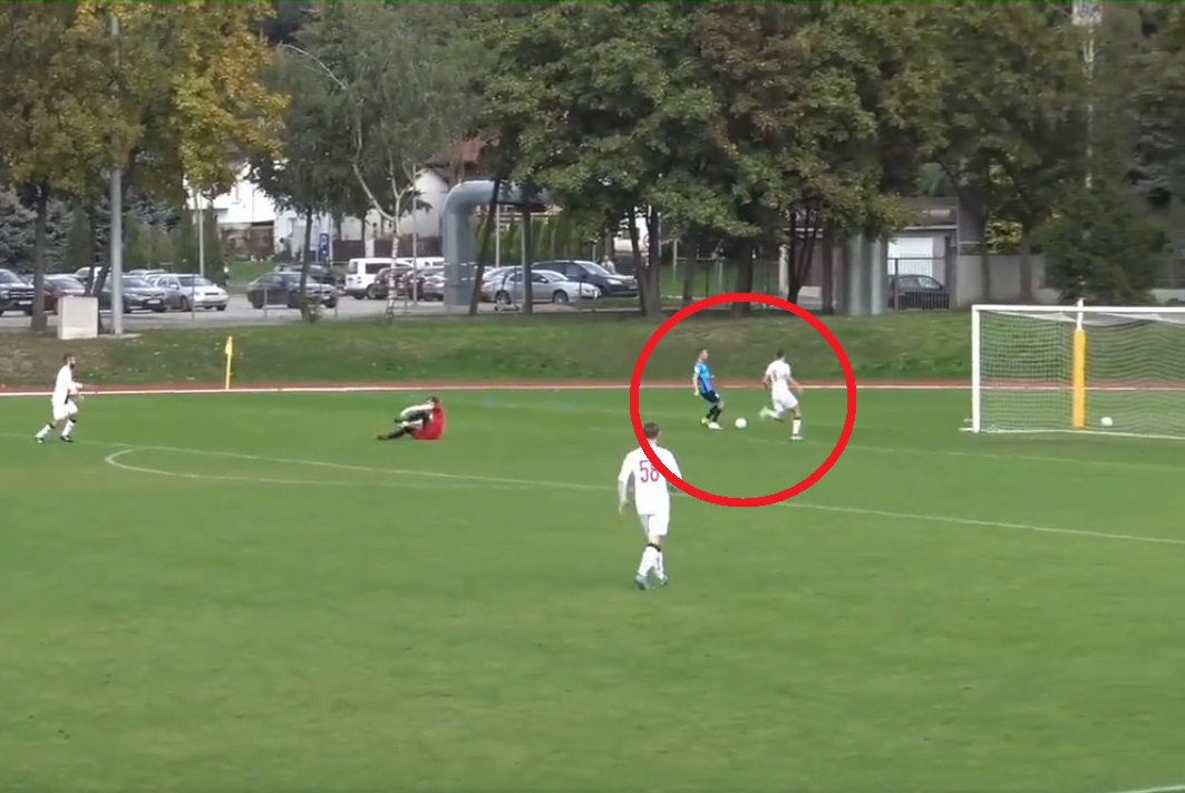 Szlachetna postawa w III lidze. Piłkarz Unii Swarzędz zrezygnował z łatwego gola po kontuzji rywala [WIDEO]