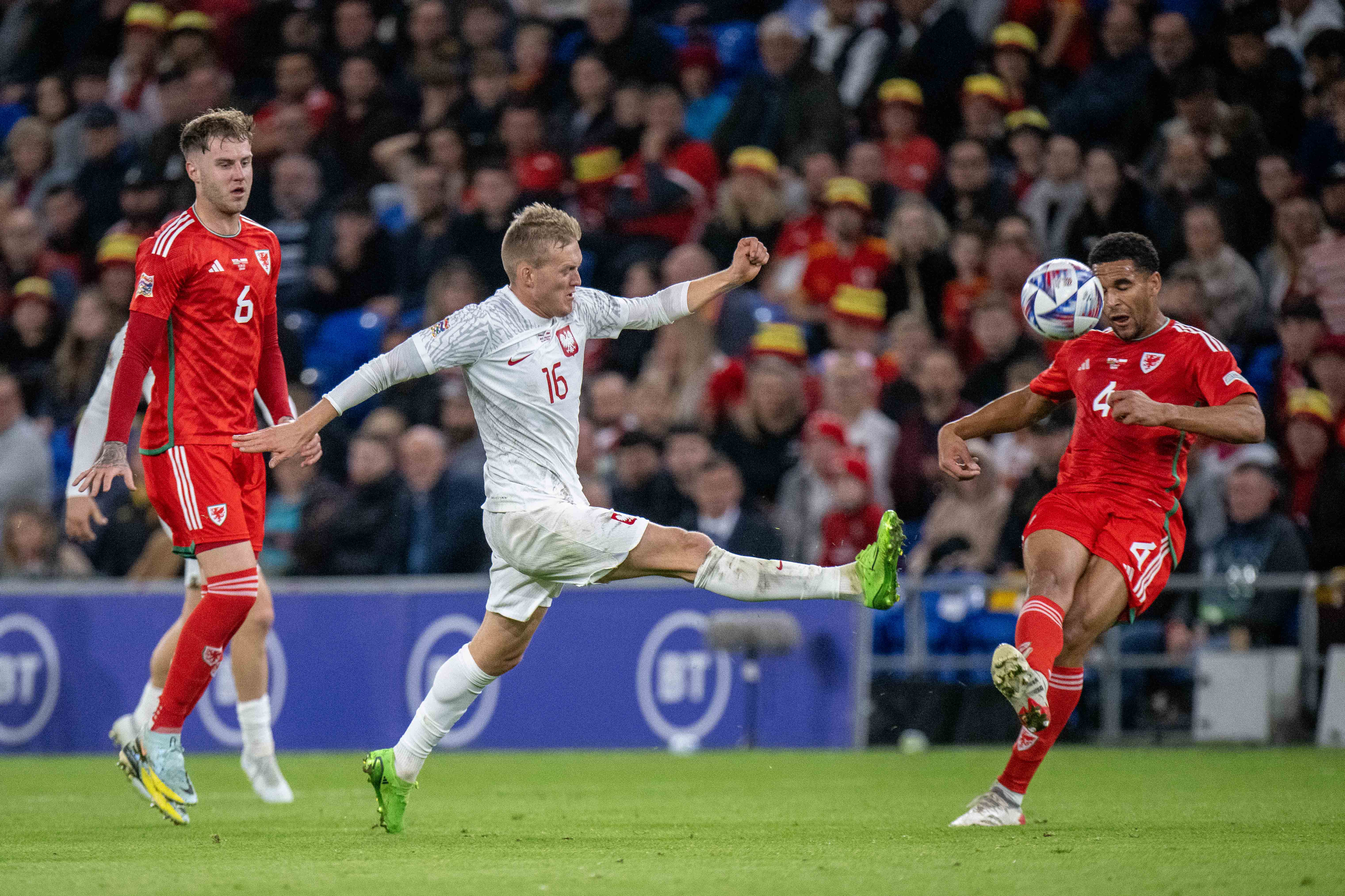 Oceny po meczu Walia - Polska. Kapitalny Kiwior, Szczęsny bohaterem, Glik spóźniony, Świderski znów to zrobił