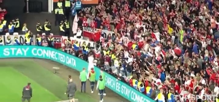 Robert Lewandowski spełnił marzenie młodego kibica. Piękne zachowanie kapitana [WIDEO]