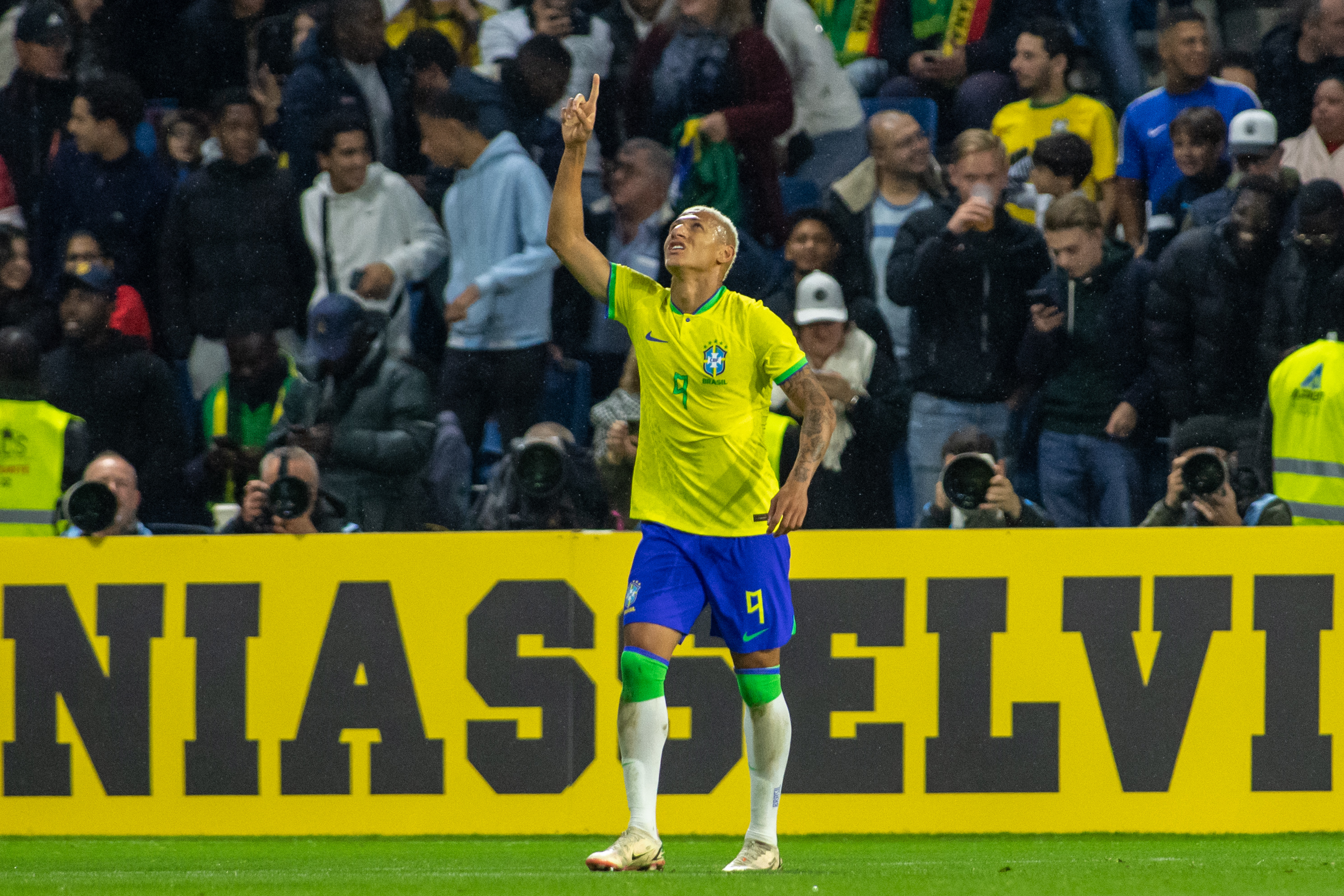 "Możemy iść do pokoju i płakać". Richarlison zabrał głos po bolesnej porażce Brazylii