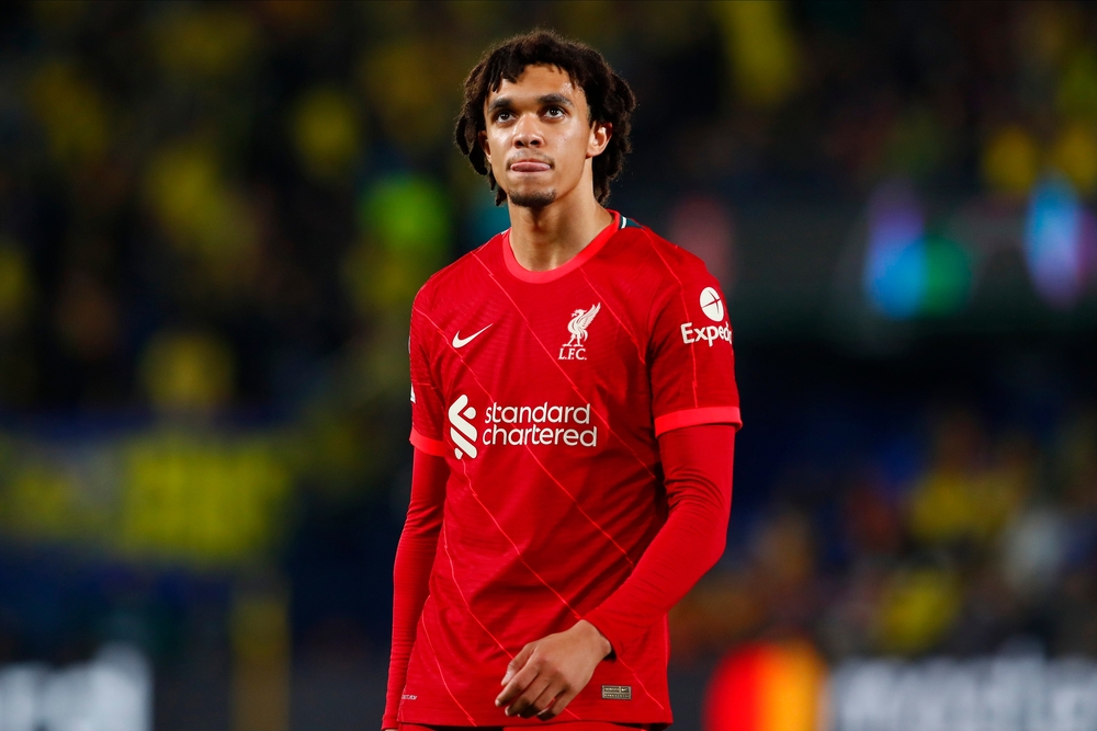W kadrze nie łapie się do składu, w Liverpoolu robi błąd za błędem. "Gra w obronie na poziomie Championship"