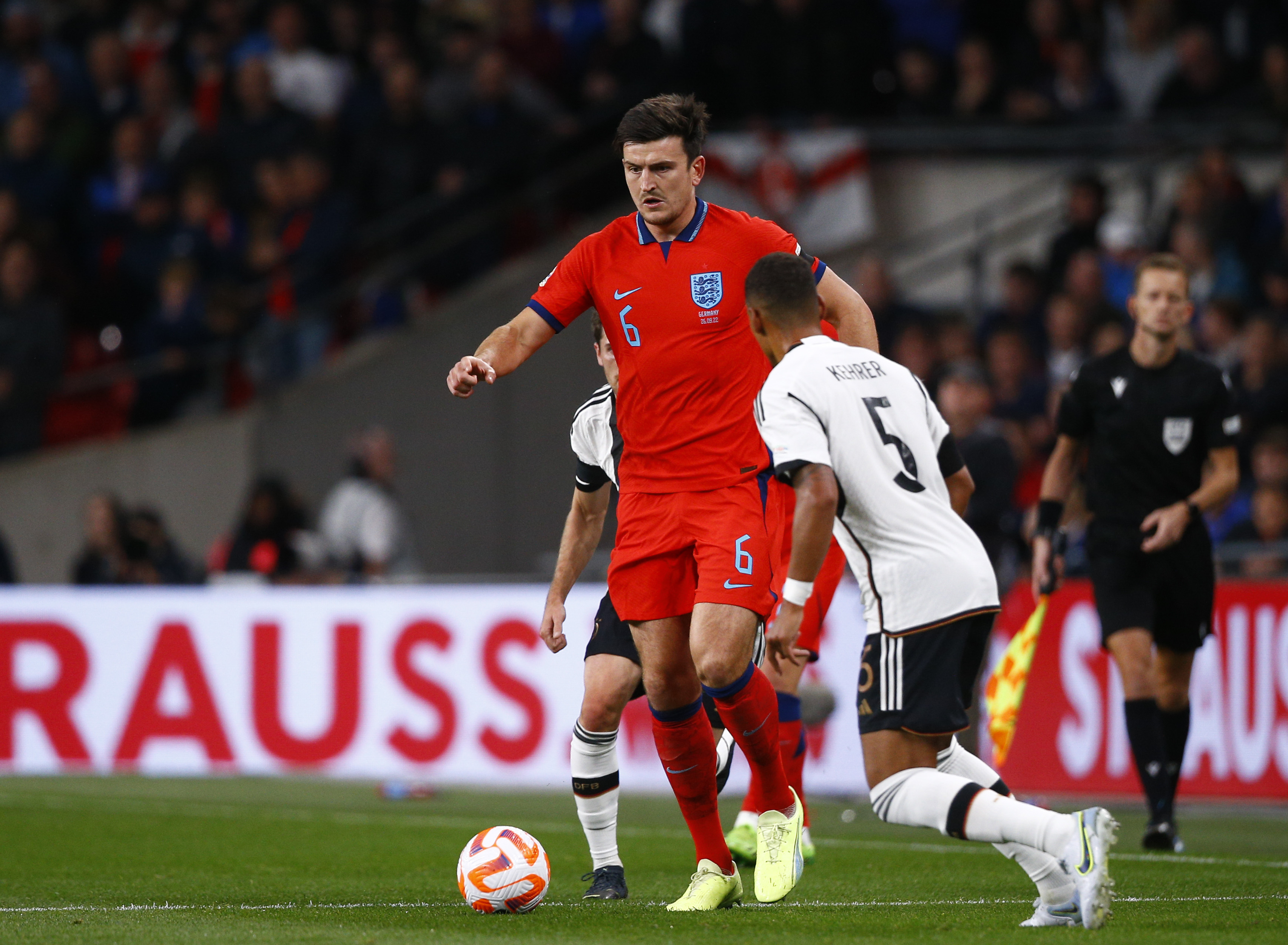 Gary Neville doradza Harry'emu Maguire'owi. "Sugerowałbym, aby zrobił to, co ja"