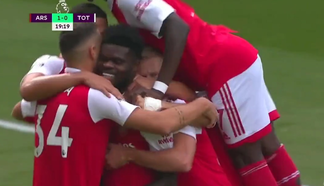 WOW! Co za bomba gracza Arsenalu! Gol stadiony świata, bramkarz Tottenhamu bezradny [WIDEO]