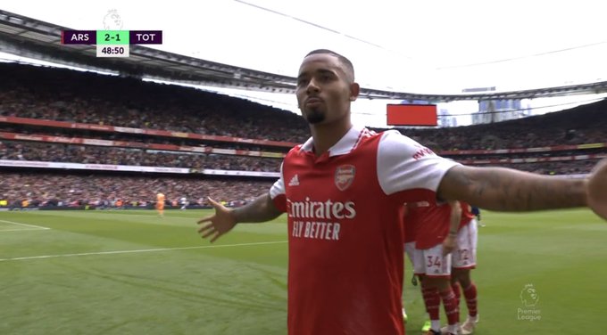 Arsenal górą w derbach Londynu! Piękny gol Thomasa, "Kanonierzy" nadal liderem Premier League [WIDEO]