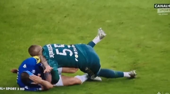 Lech Poznań zremisował z Legią Warszawa! Czerwona kartka Jędrzejczyka i fatalne zachowanie kibiców [WIDEO]
