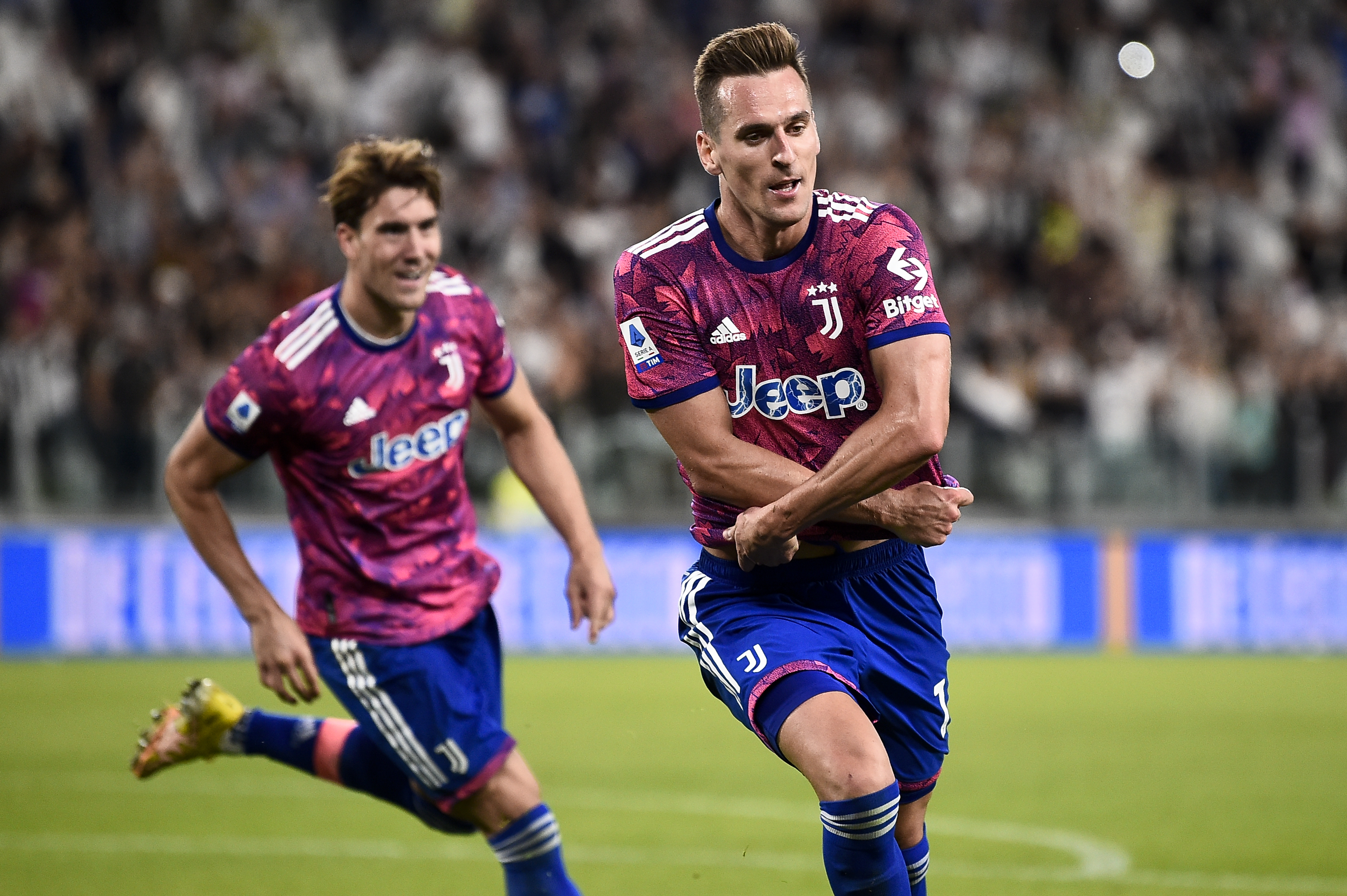 Juventus chucha i dmucha na Arkadiusza Milika. Występ napastnika przeciwko Milanowi pod znakiem zapytania