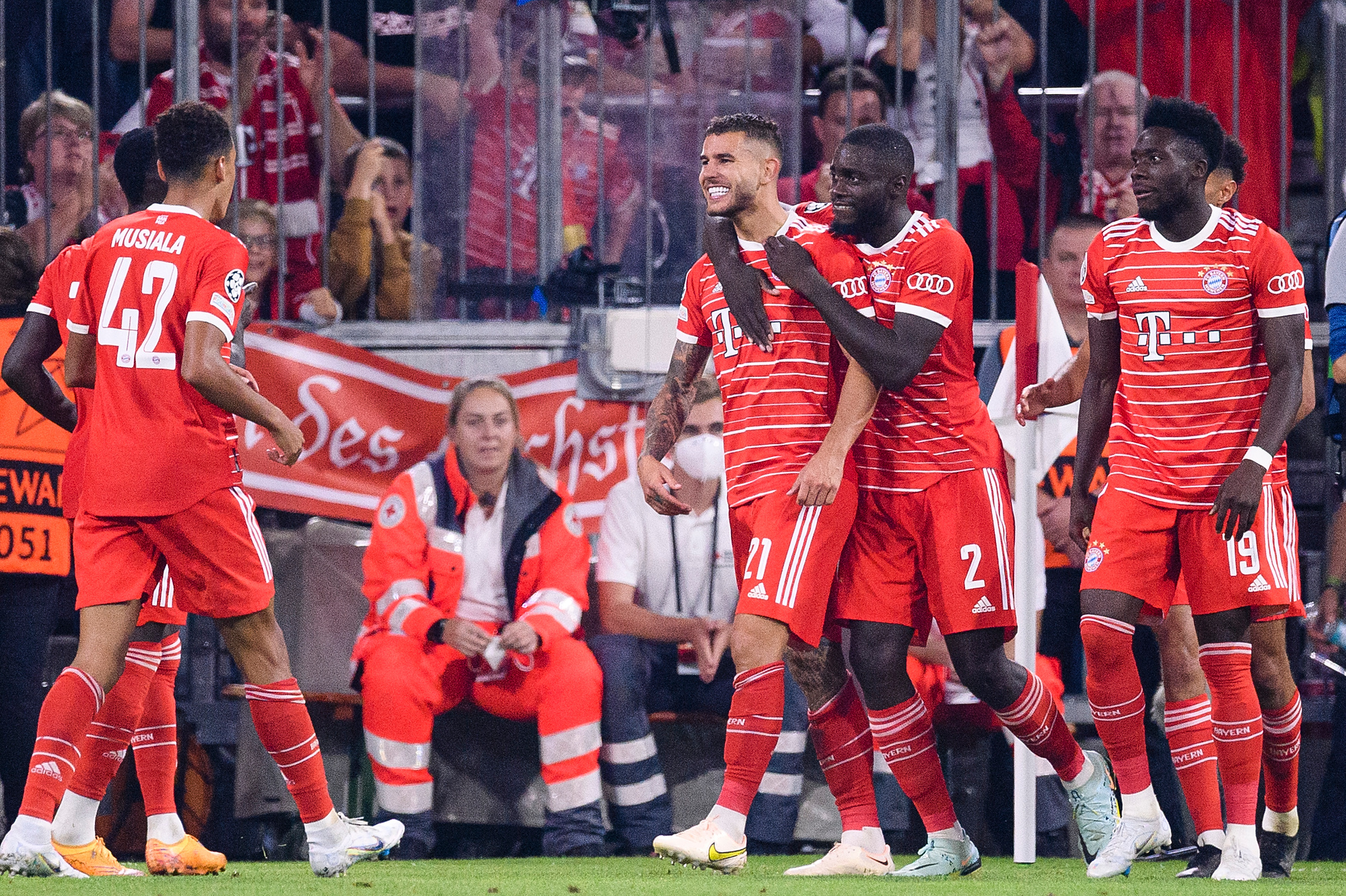 Gwiazdor Bayernu poinformował szefów klubu o chęci odejścia. Jasne intencje piłkarza. Ten kierunek chce obrać