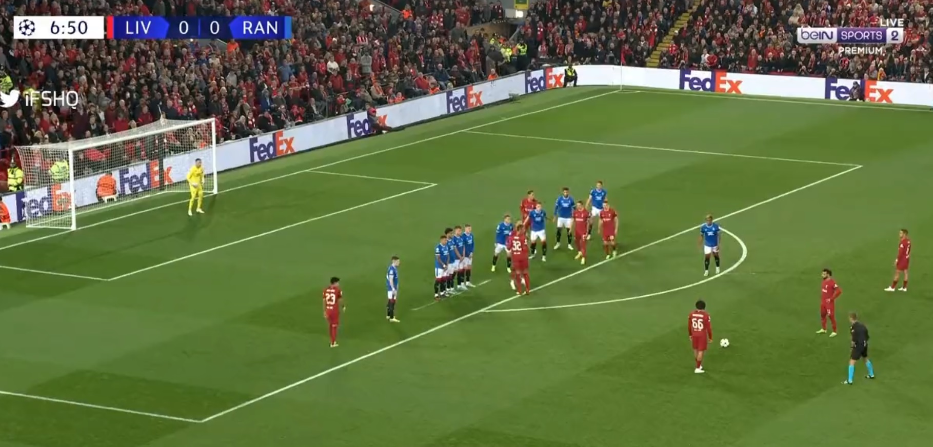 Liverpool złapał oddech, Rangersi byli bezradni. Alexander-Arnold pięknie przymierzył z wolnego [WIDEO]