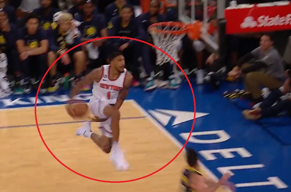 Kosmiczny wsad zawodnika NBA. Gracz New York Knicks nie mógł uwierzyć w to, co zrobił. Hit! [WIDEO]