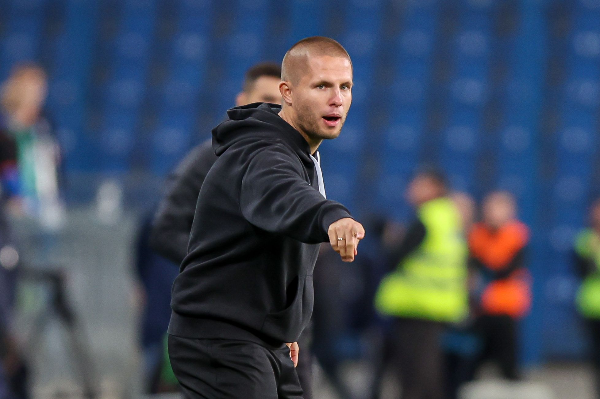 "Musimy szanować ten punkt, Miedź stać na utrzymanie". Trener Warty Poznań ocenił mecz z beniaminkiem