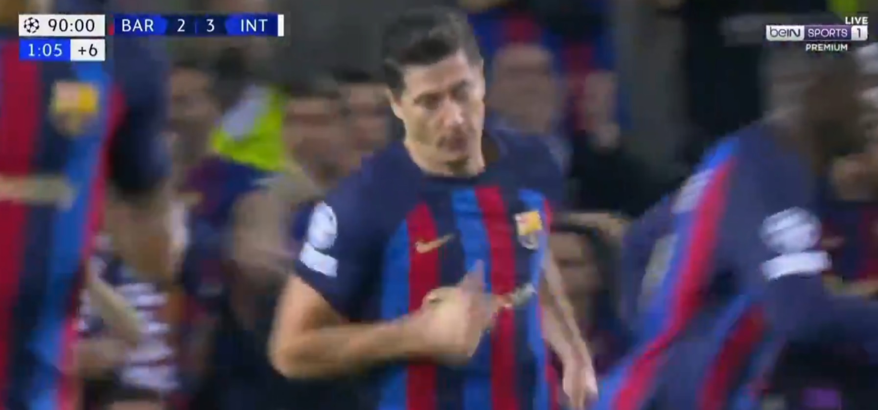 Dublet Roberta Lewandowskiego ratuje FC Barcelonę! Niewiarygodna końcówka meczu o wszystko w LM [WIDEO]