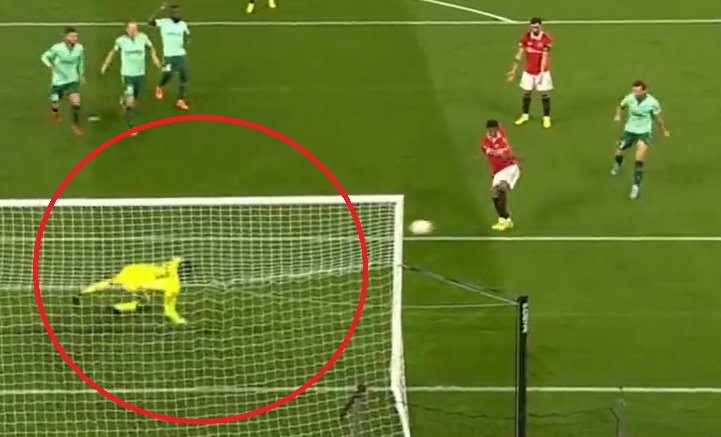 Manchesteru United cudem uniknął kompromitacji! Show bramkarza outsiderów i gol w końcówce meczu [WIDEO]