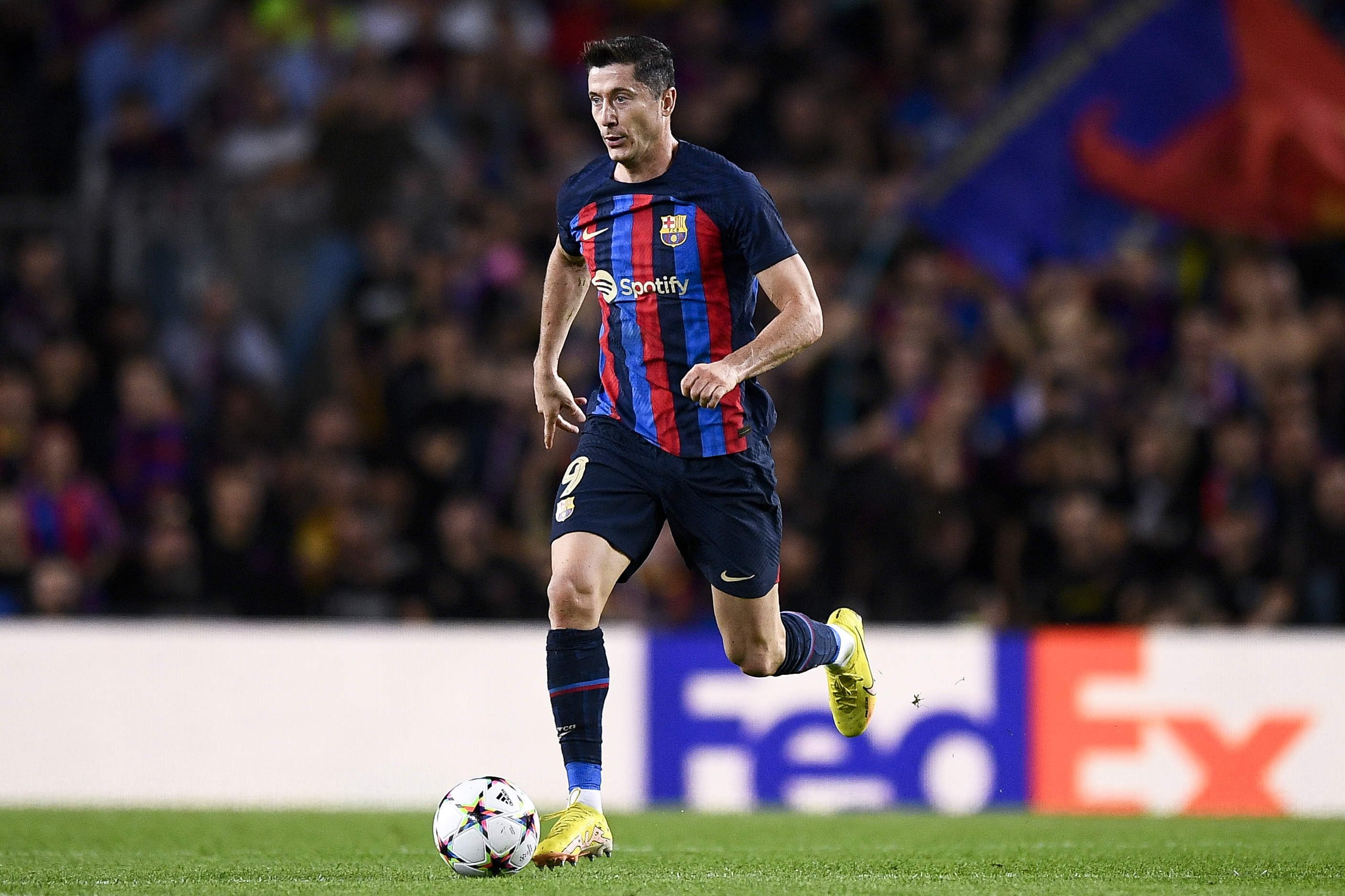 Robert Lewandowski czy Karim Benzema? Były napastnik Barcelony porównał topowe "dziewiątki"