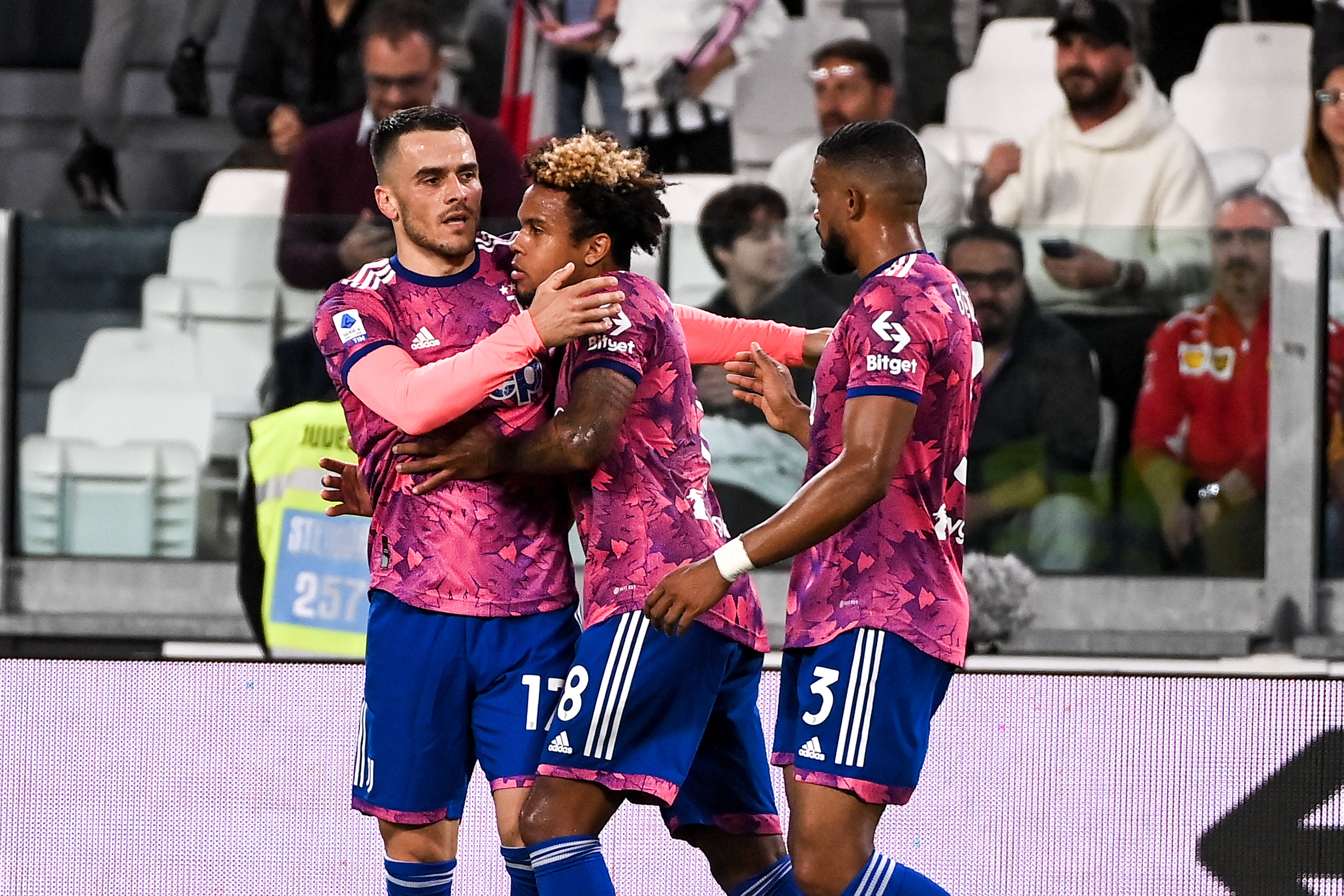 Beniaminek Premier League chce rozbić bank na zawodnika Juventusu! Wszystko zależy od pomocnika