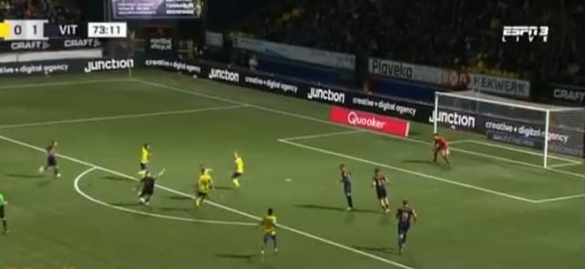 Piękny gol Kacpra Kozłowskiego w Eredivisie! Solowa akcja zakończona bramką [WIDEO]