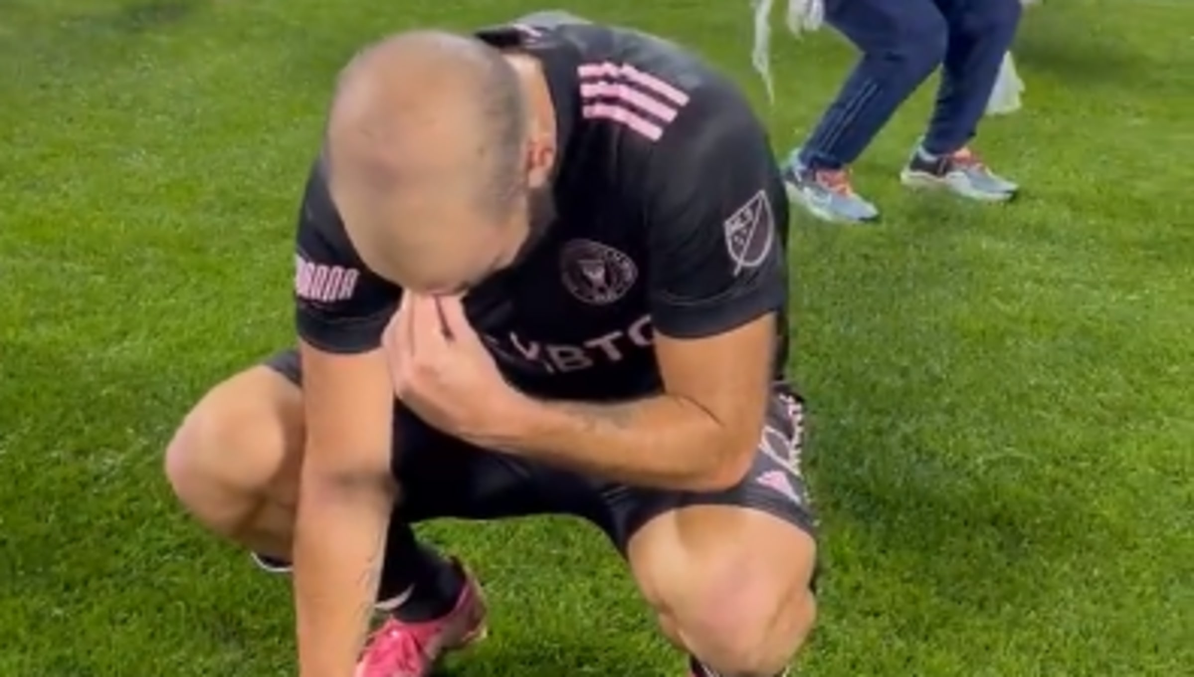 Gonzalo Higuain zakończył karierę. Wzruszające sceny po ostatnim meczu Argentyńczyka [WIDEO]