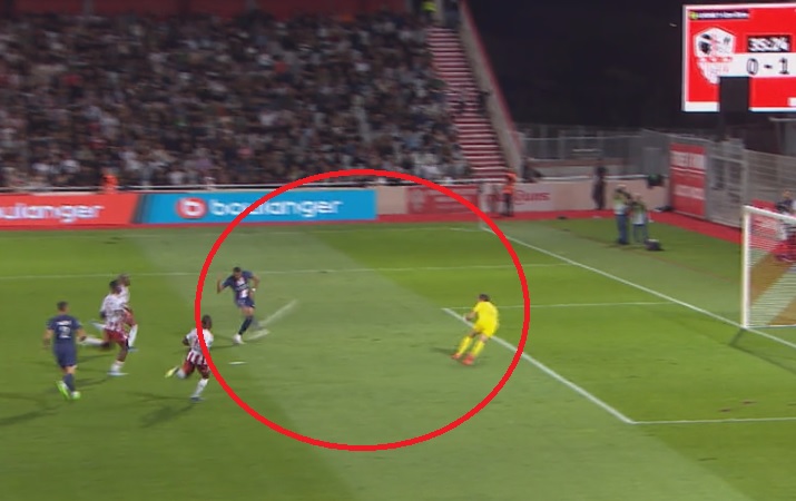Kompromitujące pudło Kyliana Mbappe! Piłki można szukać w innej galaktyce [WIDEO]