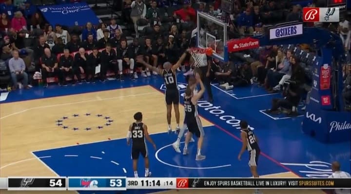 Jeremy Sochan zablokował gwiazdę NBA. Sensacyjne zwycięstwo San Antonio Spurs [WIDEO]