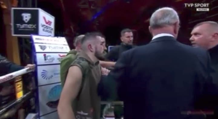 Skandaliczne sceny na gali boksu w Polsce. Promotor siłą wyrwał pas zawodnikowi [WIDEO]