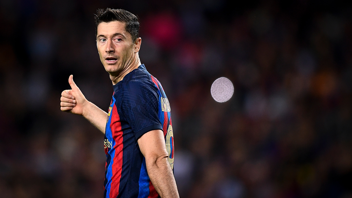 Robert Lewandowski nauczycielem młodych piłkarzy FC Barcelony. Znany dziennik ujawnił "sekrety" Polaka