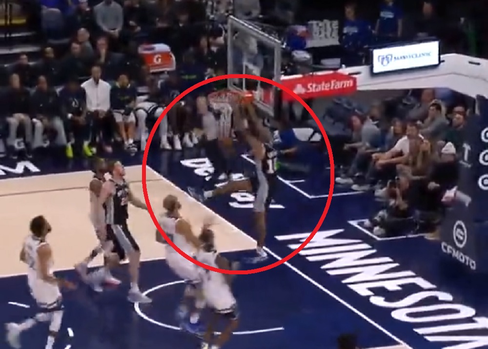 Co za mecz Jeremy'ego Sochana! Polak latał nad koszami. San Antonio Spurs kontynuują zwycięską serię [WIDEO]
