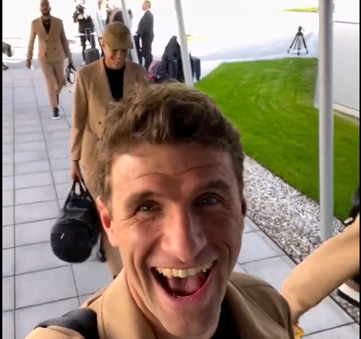 Ceniony dziennikarz szydzi z Thomasa Muellera. W tle wiadomość do Roberta Lewandowskiego [WIDEO]