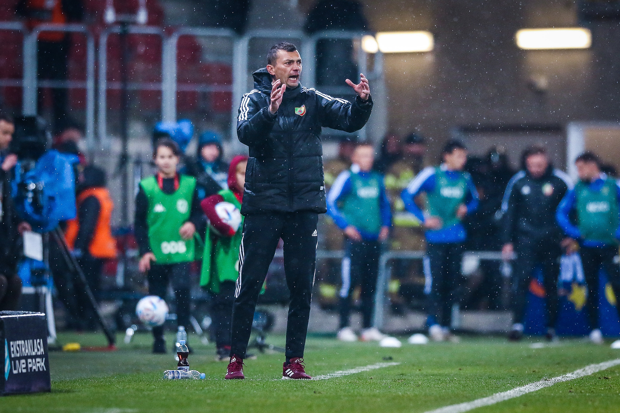 "Jestem zły i rozczarowany". Trener Miedzi Legnica zawiedziony remisem z Wartą Poznań