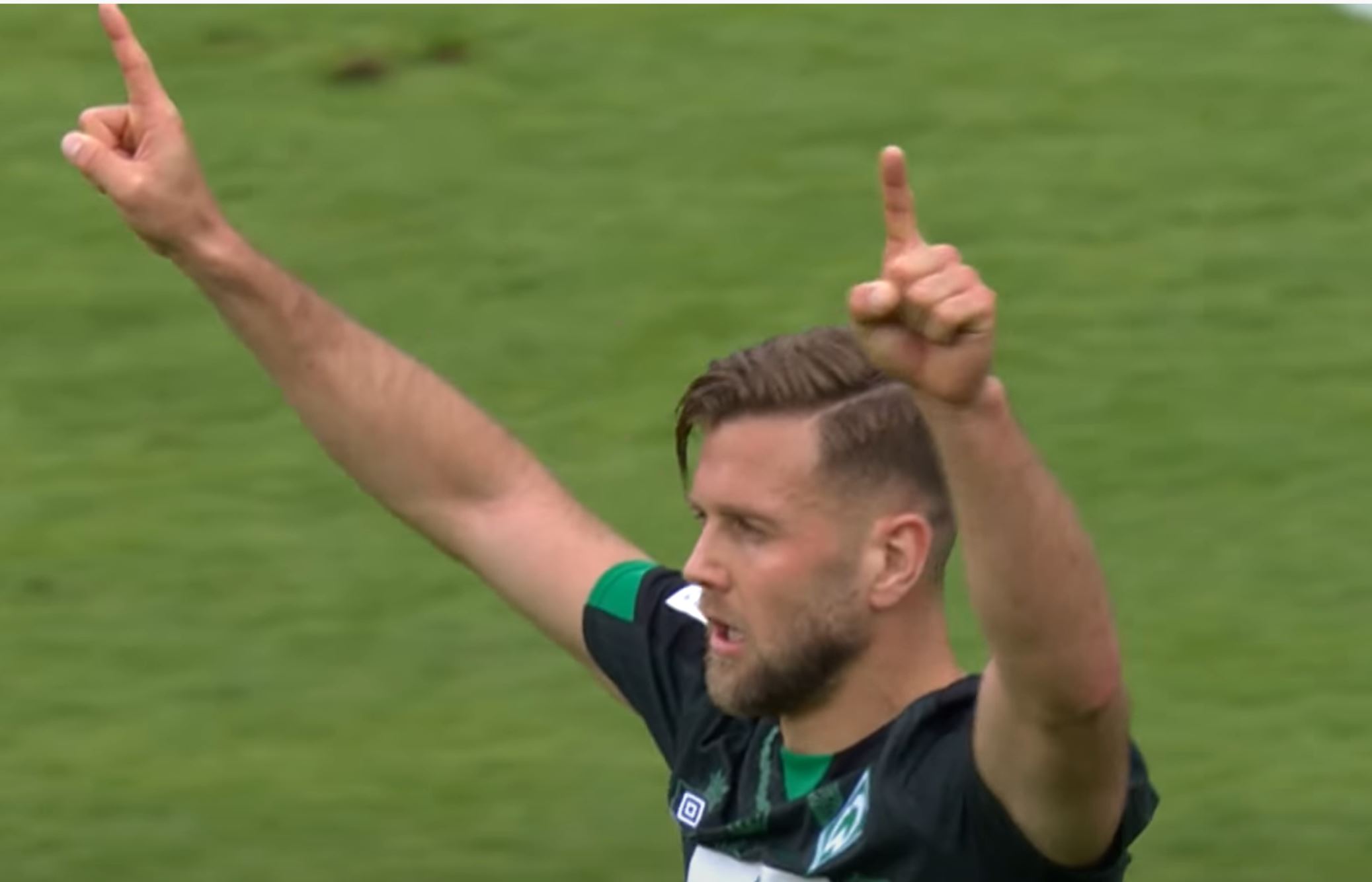 Ma być zbawieniem ataku Niemców. Stoją za nim legendy. Pójdzie śladami Klosego i Voellera?