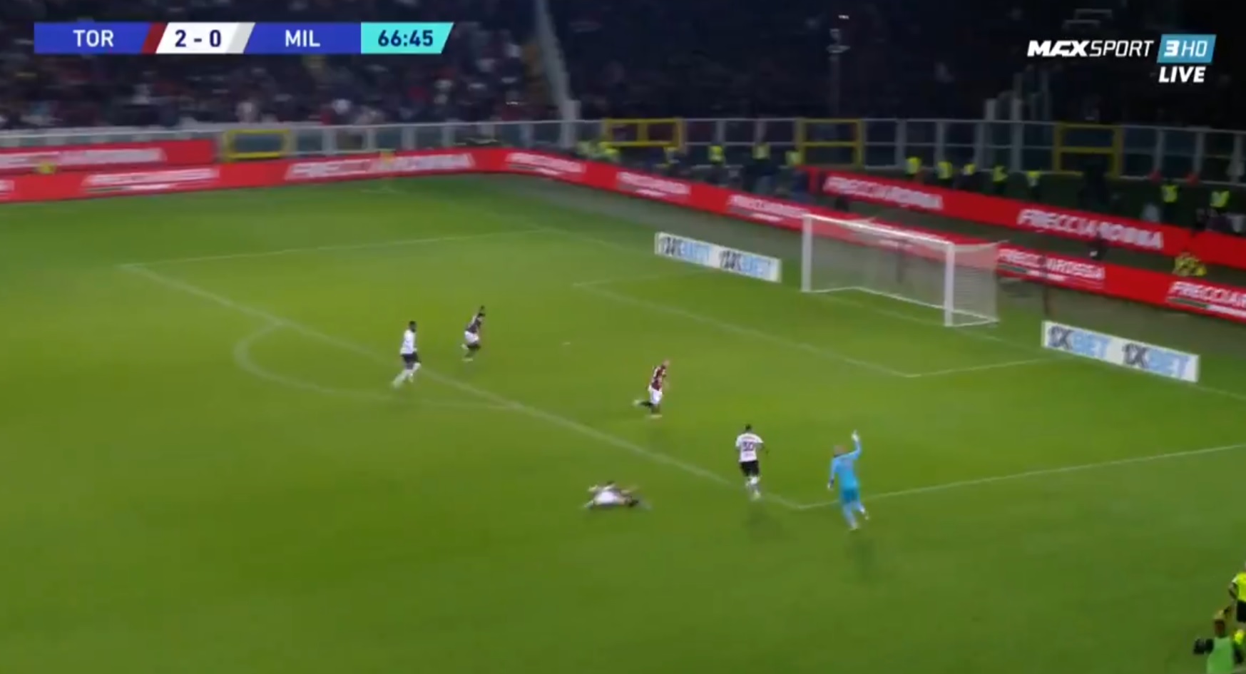 Kuriozalny gol nie wystarczył Milanowi. "Rossoneri" niespodziewanie przegrali w Turynie [WIDEO]