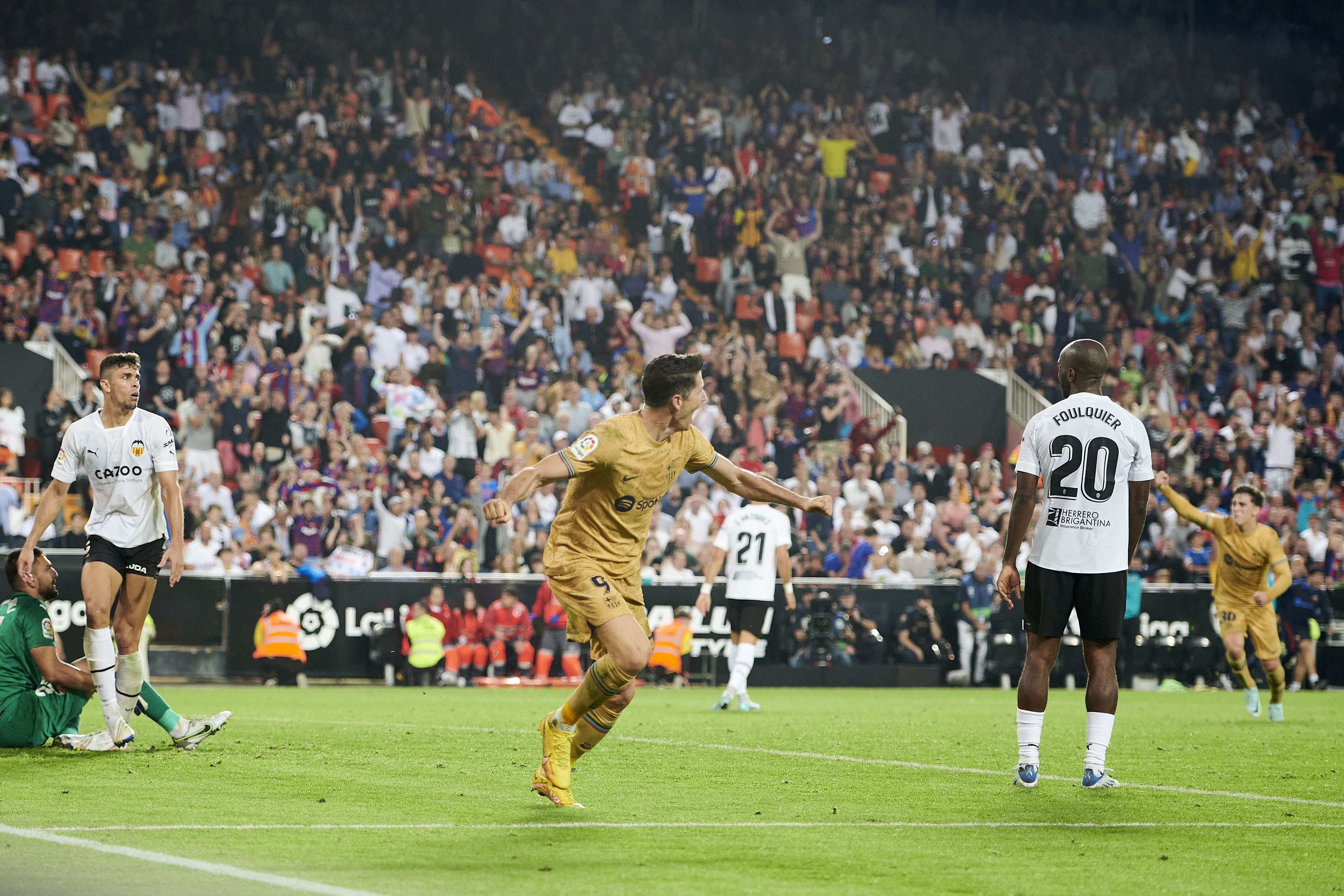 "Imponujący piłkarz". Robert Lewandowski pochwalił kolegę z Barcelony