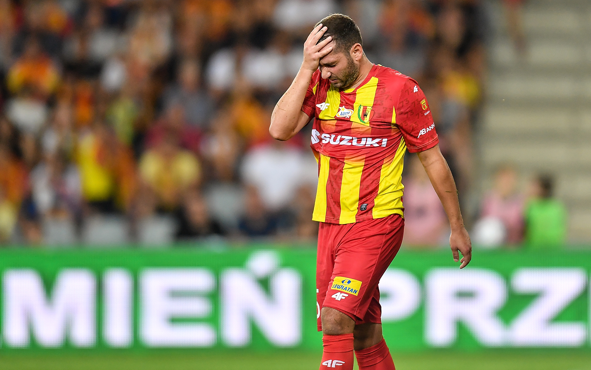 Korona Kielce rozwiązała kontrakt z piłkarzem. W tym sezonie zaliczył kilka meczów w Ekstraklasie